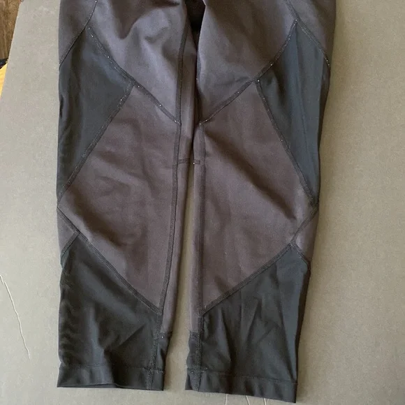 Athleta Capri Aura Sonar Mesh Capris X2 - Picture 5 of 6